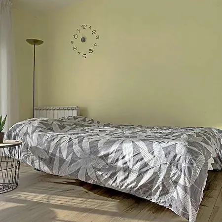 Avec Balcon, Proche Et Commerces - Fr-1-646-37